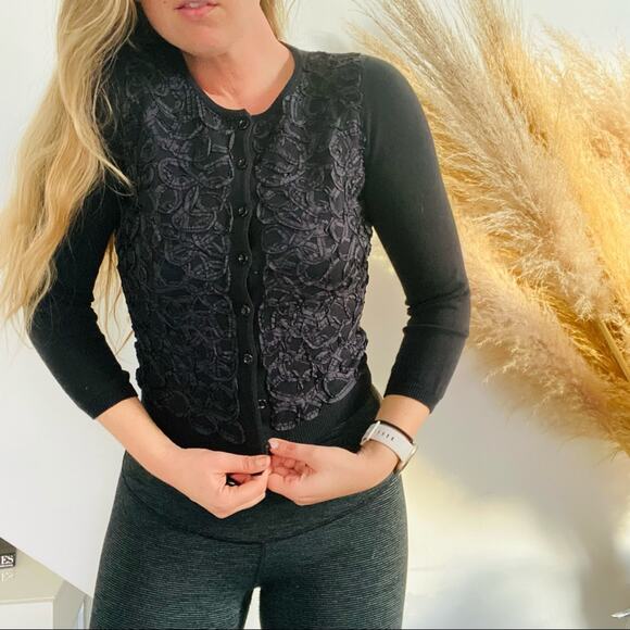 HWR MONOGRAM ANTHROPOLOGIE Black Ribbon Swirls Cardigan Button Crop Sweater S - Picture 2 of 8